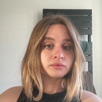 Babysitter in Civaux: Lola