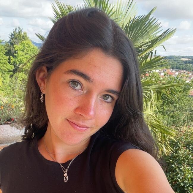 Babysitter in Saint-Etienne: Lucie