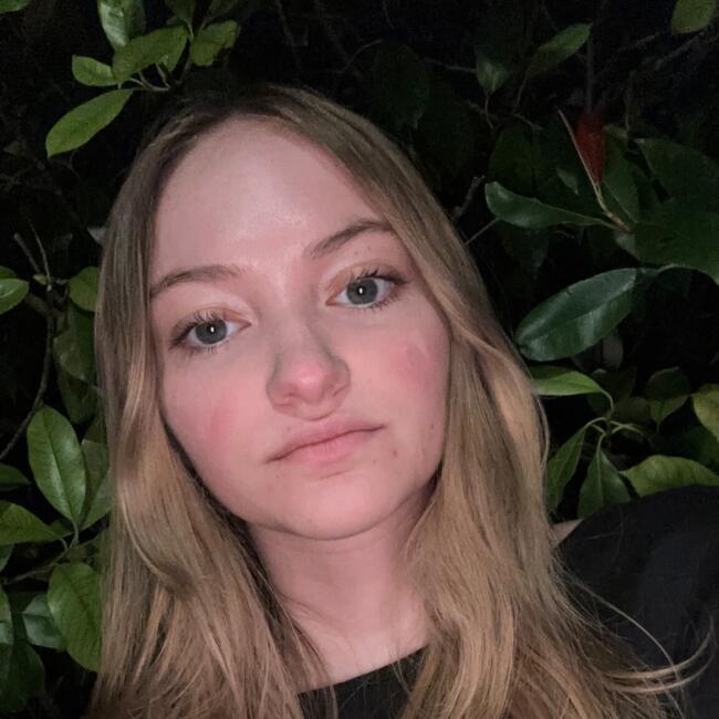 Babysitter in Saint-Symphorien-sur-Coise: Louna