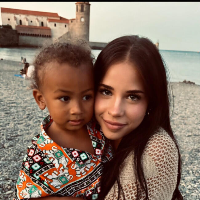Babysitter in Argeles: Ayana