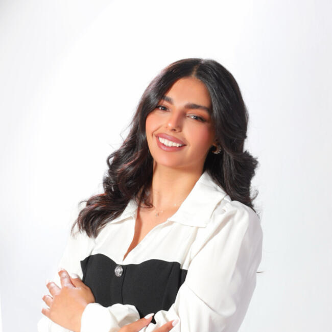 Babysitter in Jazīrat Abū Z̧aby: Aya