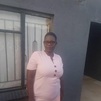Babysitter in Roodepoort: Pertunia