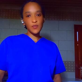 Babysitter Dammam: Nakalunga