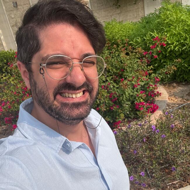 وظيفة جليسة أطفال في الدوحة: Khader