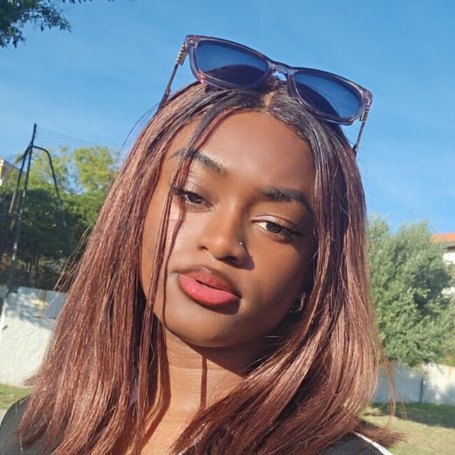 Babysitter in Marseille: Elodie
