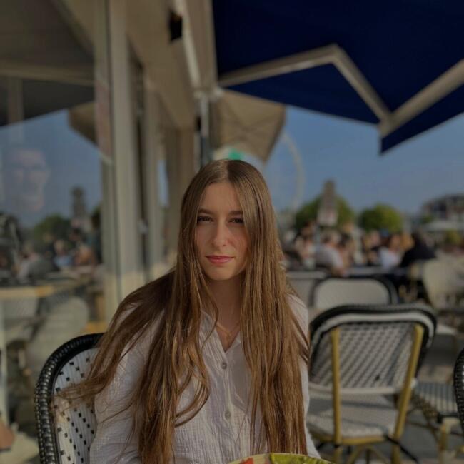 Babysitter in Puyravault (Nouvelle-Aquitaine): Romane