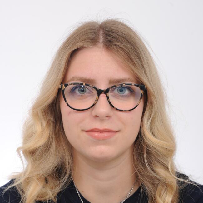 Babysitter in Cerov Log: Laura