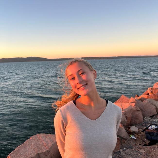 Babysitter in Sydney: Hannah