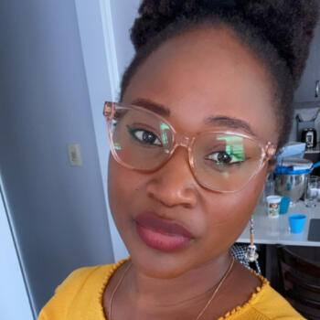 Baby-sitter in Blainville: Nora