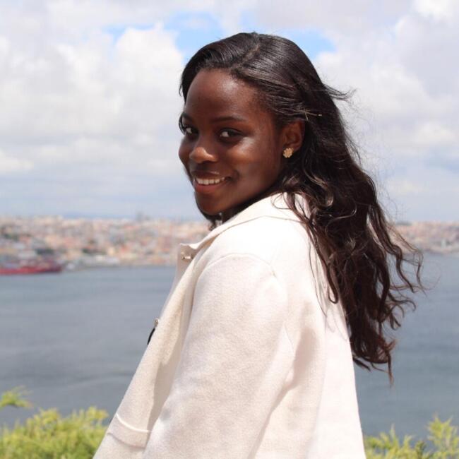 Babysitter in Almada: Lukenia