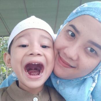 Pekerjaan nanny di Kota Bekasi: lowongan pekerjaan babysitter Yuliana