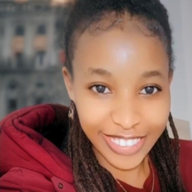 مربية أطفال في دبي: Christine