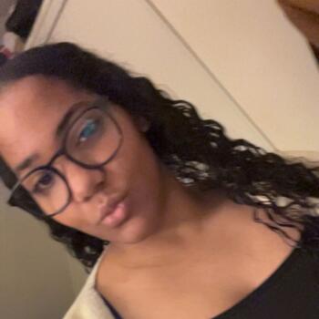 Babysitter in Saint-Germain-du-Pinel: Ambre