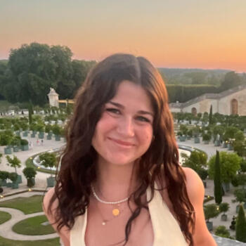 Babysitter in Louvigné-du-Désert: Candice