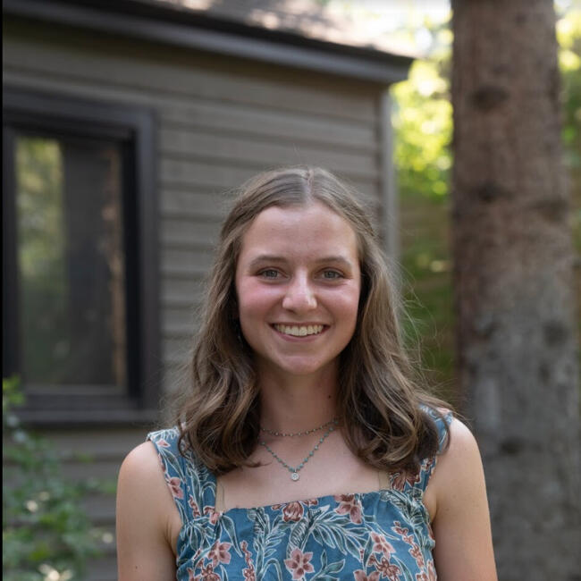 Babysitter in Nelson: Hailey