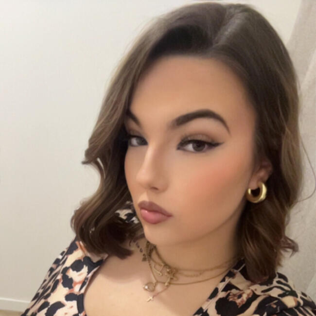 Babysitter in Pont-Évêque: Loane