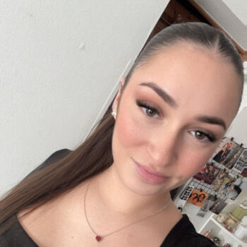 Babysitter Les Billaux: Tess