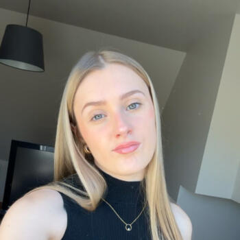 Babysitter Plomeur: Clémence