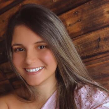 Babysitter in Patos de Minas: Brenda
