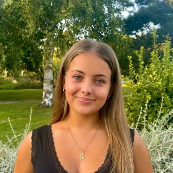 Babysitter in Saint-Romain-de-Benet: Melody