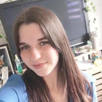 Babysitter in Montfort-sur-Meu: Lola