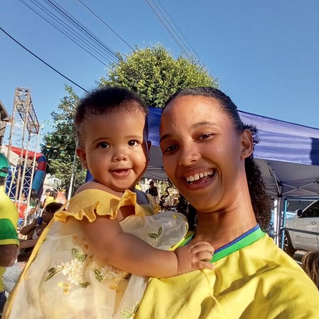 Emprego de babá em Coronel Fabriciano: Samara