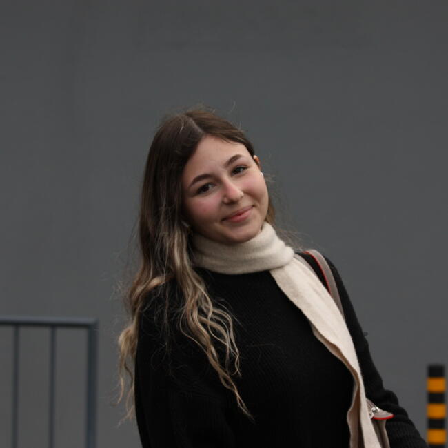 Babysitter in Rosto de Cão: Beatriz