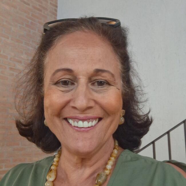 Emprego de babá em Morrinhos: Beth