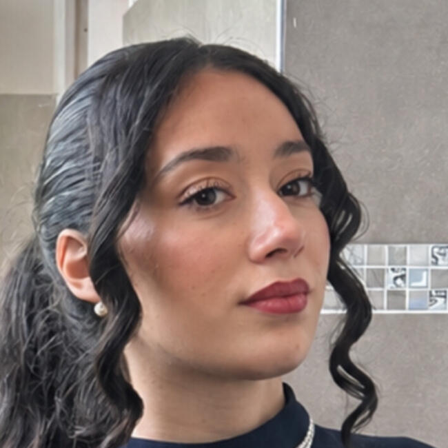 Babysitter in Les Lilas: Kahina