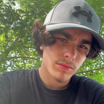 Babysitter in Villeneuve-les-Cerfs: Cédric