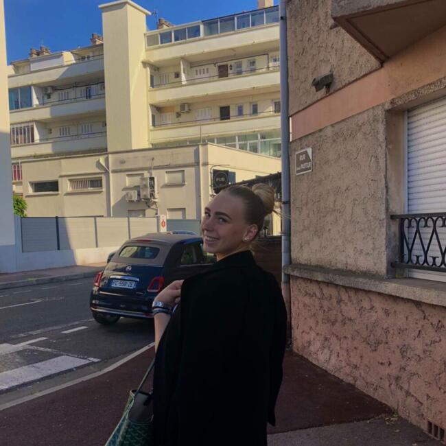 Babysitter in Saint-Raphaël: Charlotte