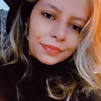 Babysitter Curitiba: MAYARA