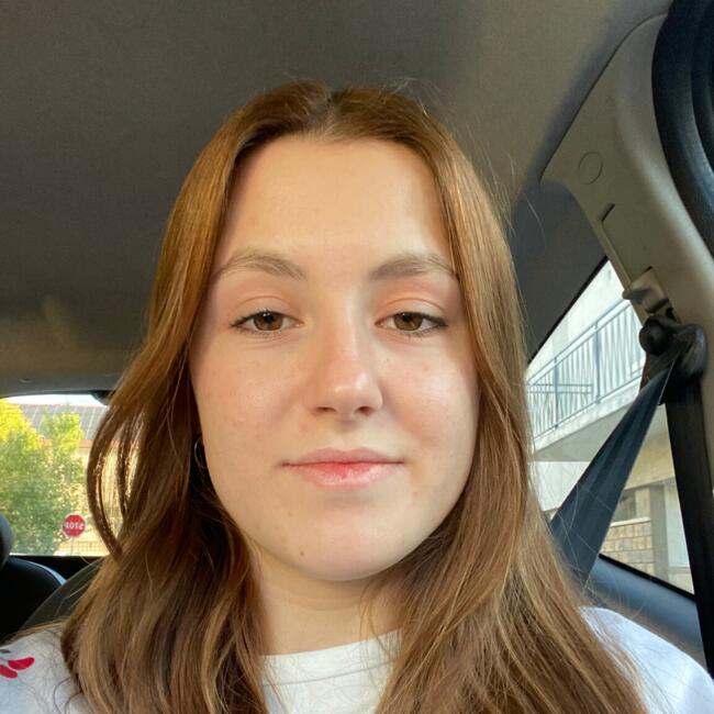 Babysitter in Vesoul: Nora