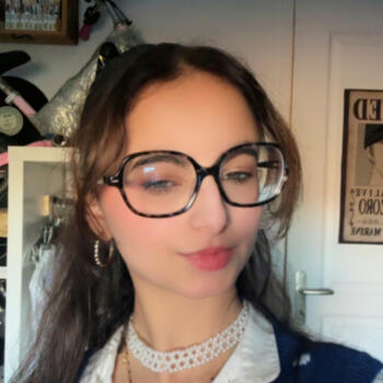 Nanny in Neuville-aux-Bois: Julie