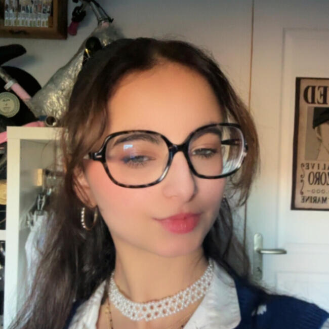 Nanny in Neuville-aux-Bois: Julie