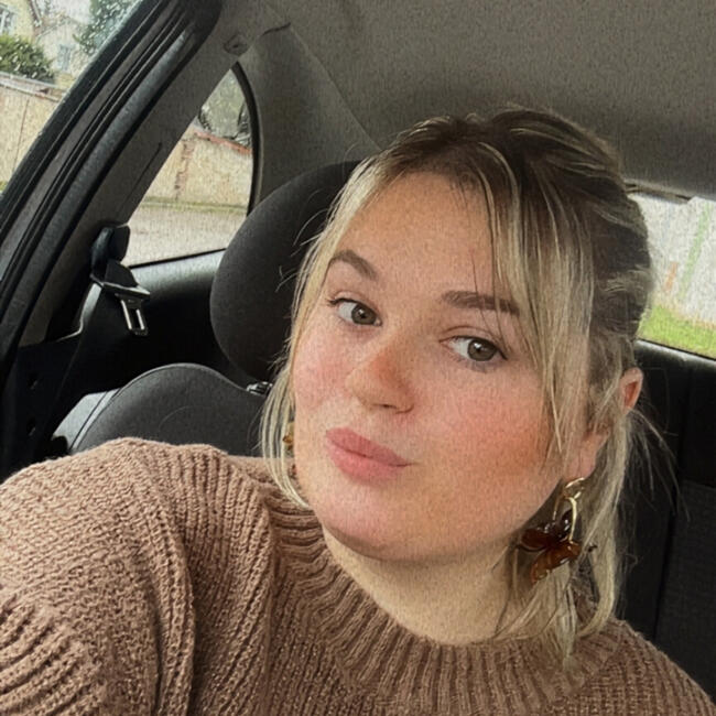 Babysitter in Val-de-Reuil: Manuela