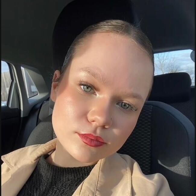 Babysitter in Saint-Erblon: Enora