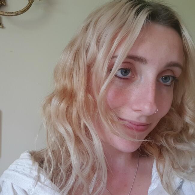 Babysitter in Wakefield: Ash