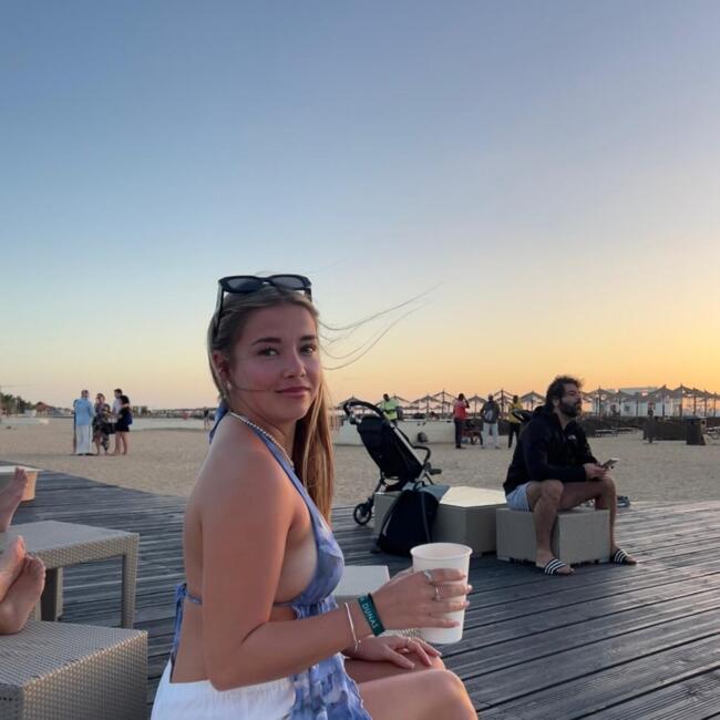 Babysitter in Paignton: Ella-louise