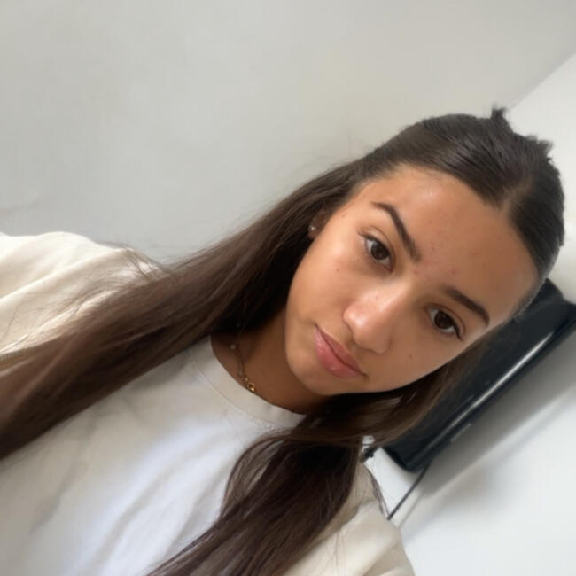 Babysitter in Saint-Denis: Lyna