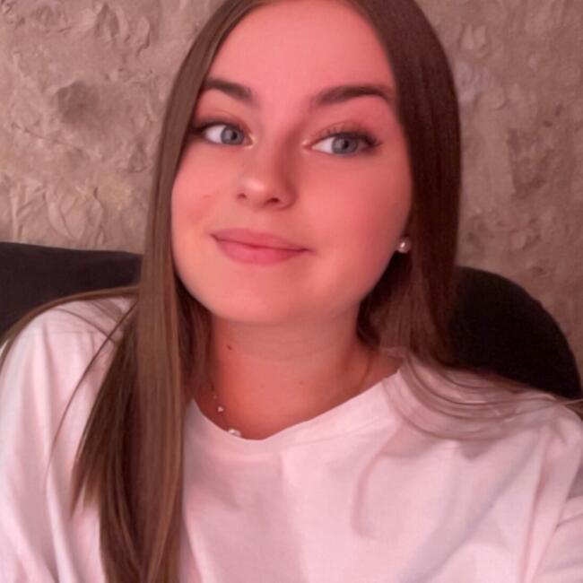 Babysitter in Fleury-la-Vallée: Lou