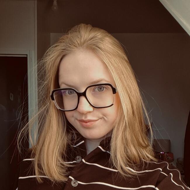 Babysitter in Nesles: Inès