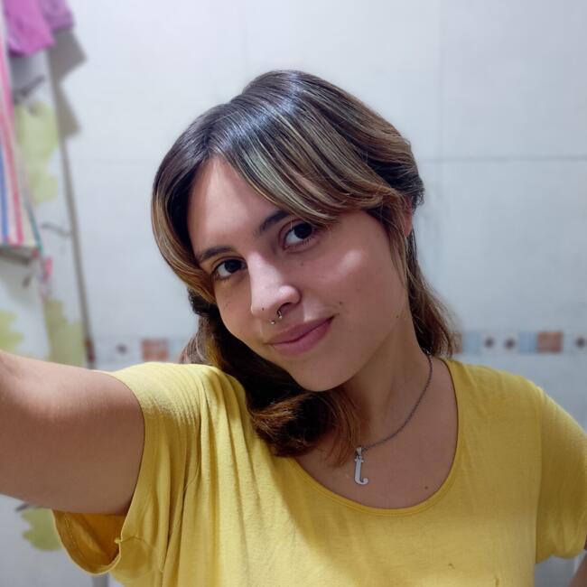 Niñera en San Juan Bautista: Kiara morena