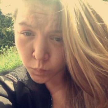 Nanny in Saint-Sauveur-de-Pierrepont: Anais