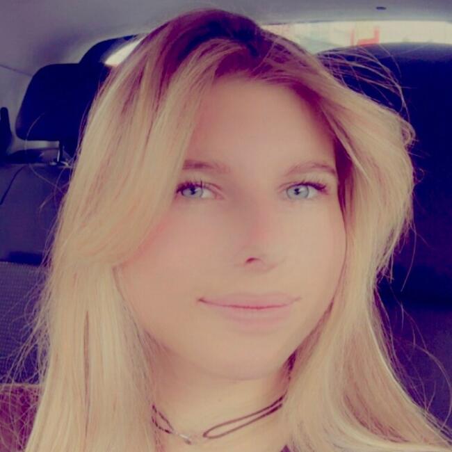 Babysitter in Saint-Fargeau-Ponthierry: Cassie