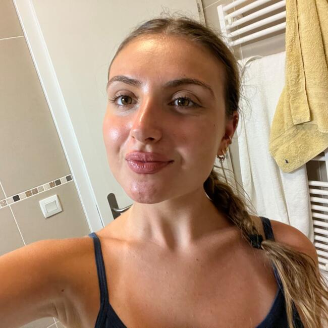Babysitter in Paris: Léa