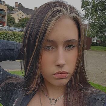 Babysitter in Emyvale: Victoria
