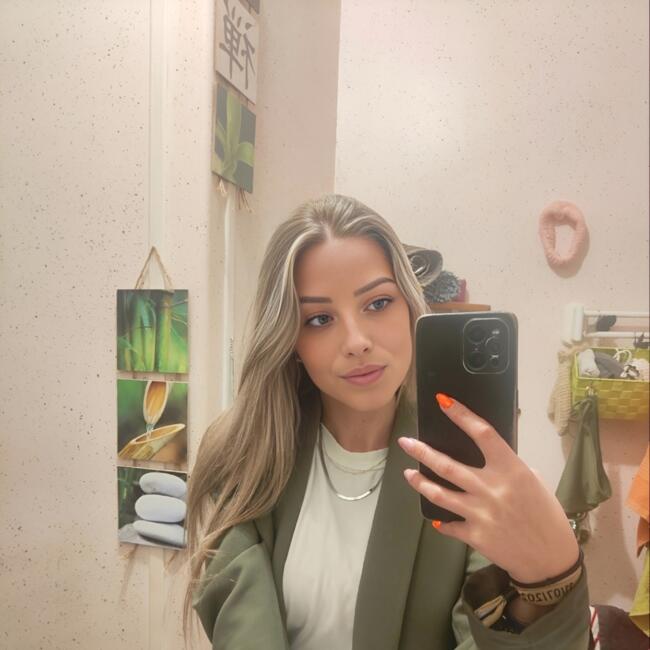 Babysitter in Charron: Margaux