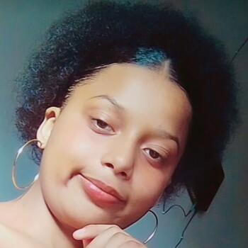 Babysitter Cotia: Thayane