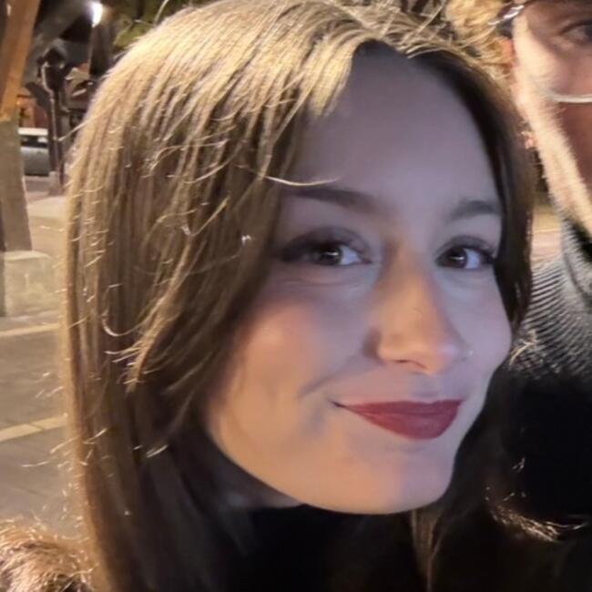 Babysitter in Châteaufort: Candice